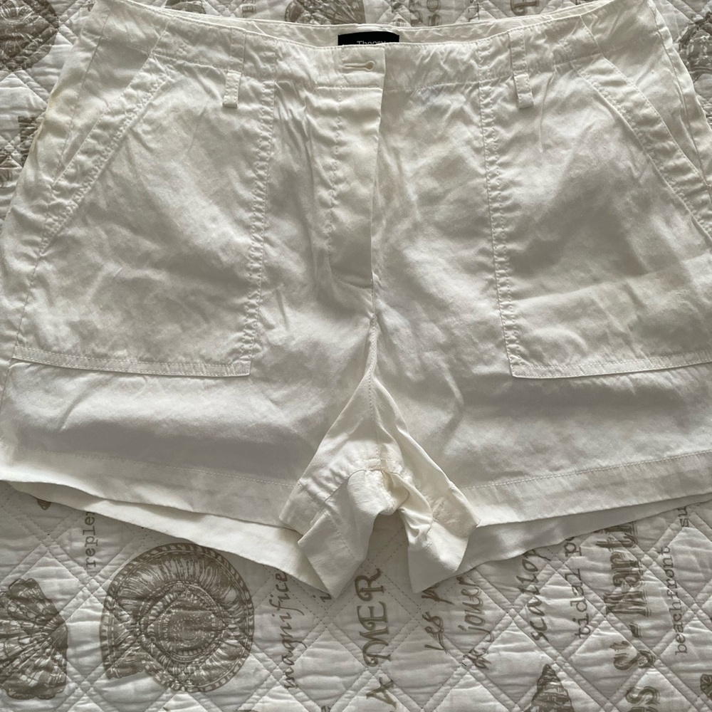 Theory white linen mini shorts in size 10.